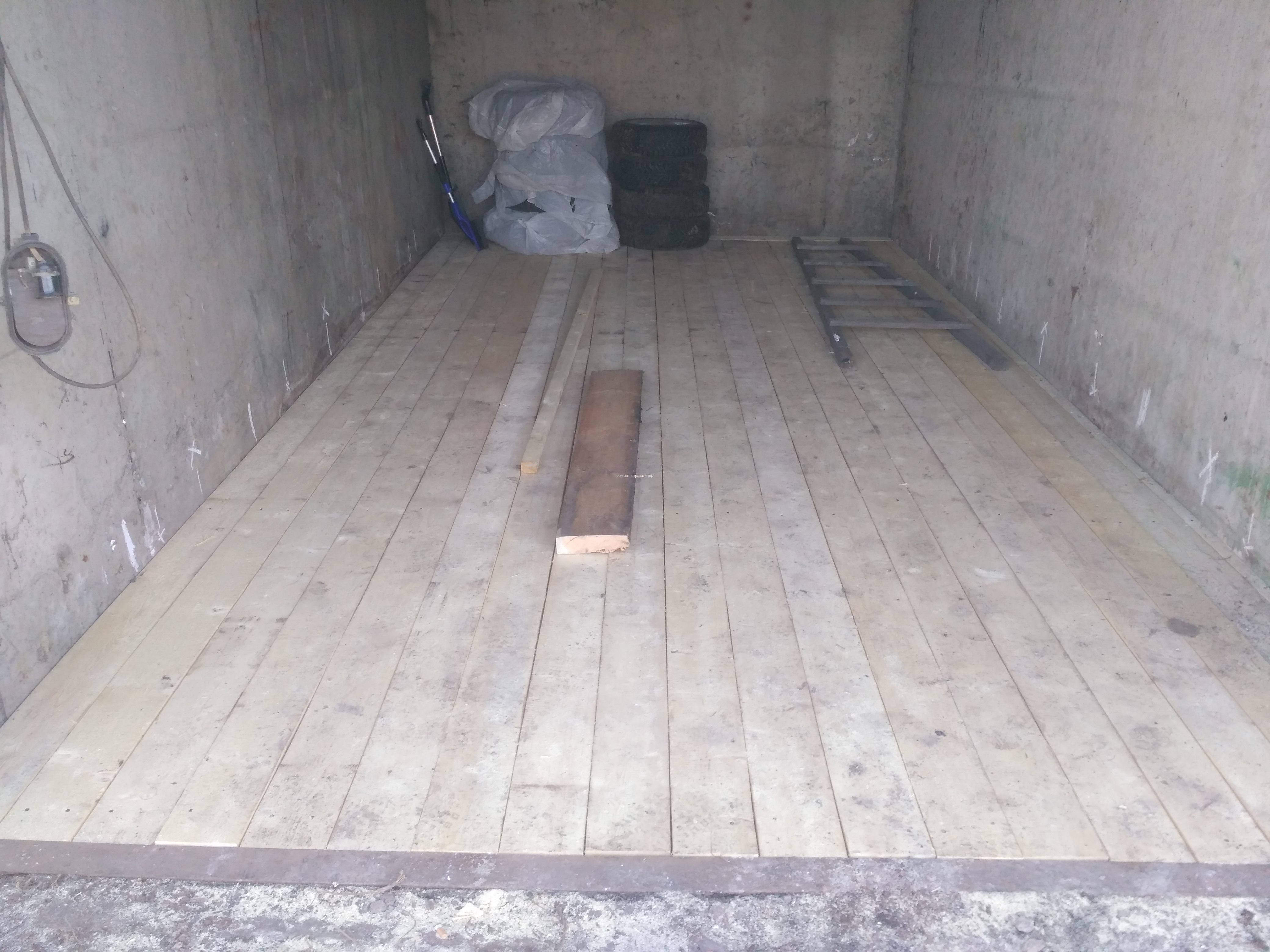 Деревянный пол в гараже. Купчнино